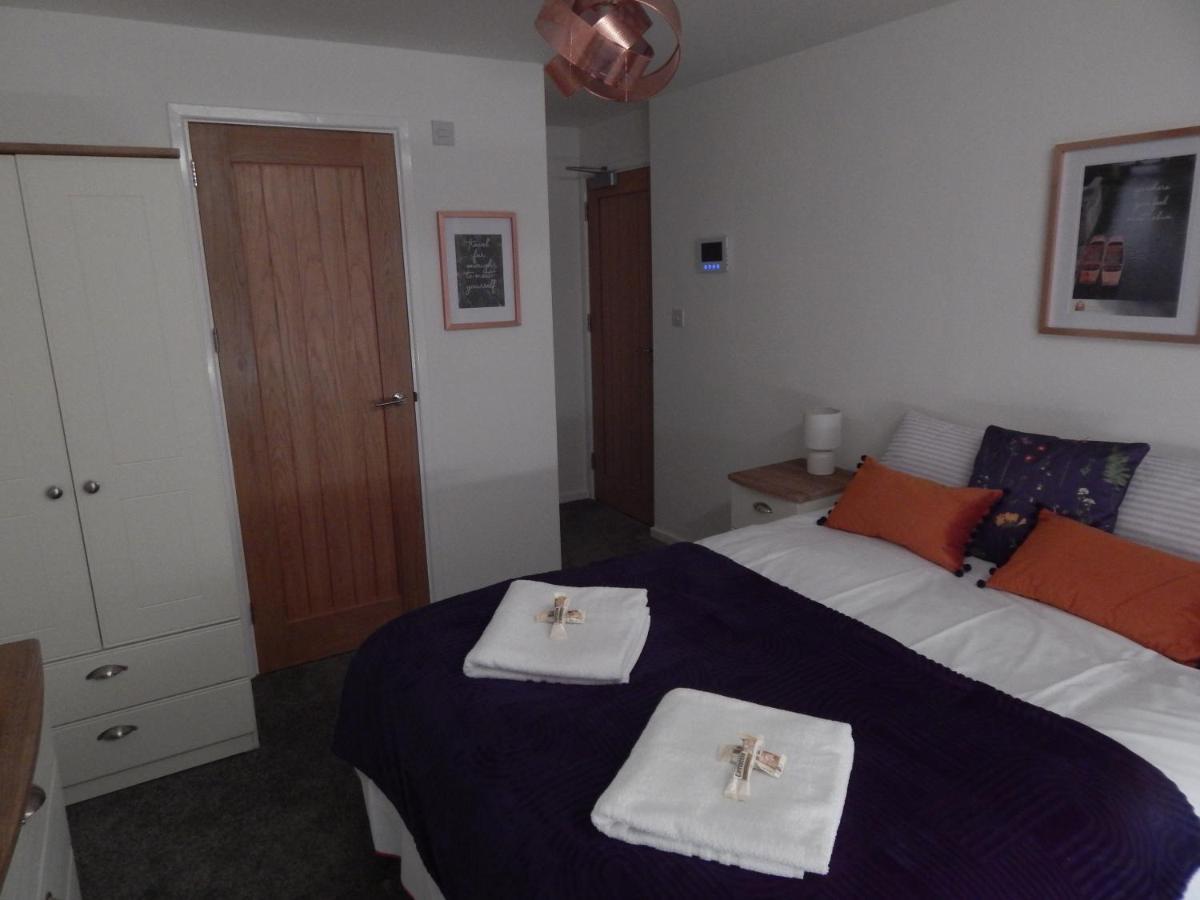 Modern, Well Located En-Suite Rooms With Parking - Orbitat Accommodations CBG Exterior foto